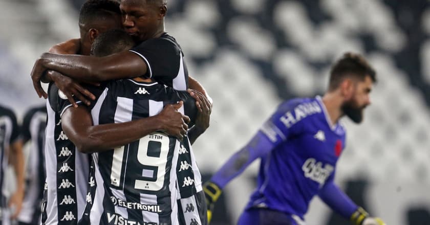 Botafogo vence Vasco da Gama e abre vantagem por vaga na Copa do Brasil