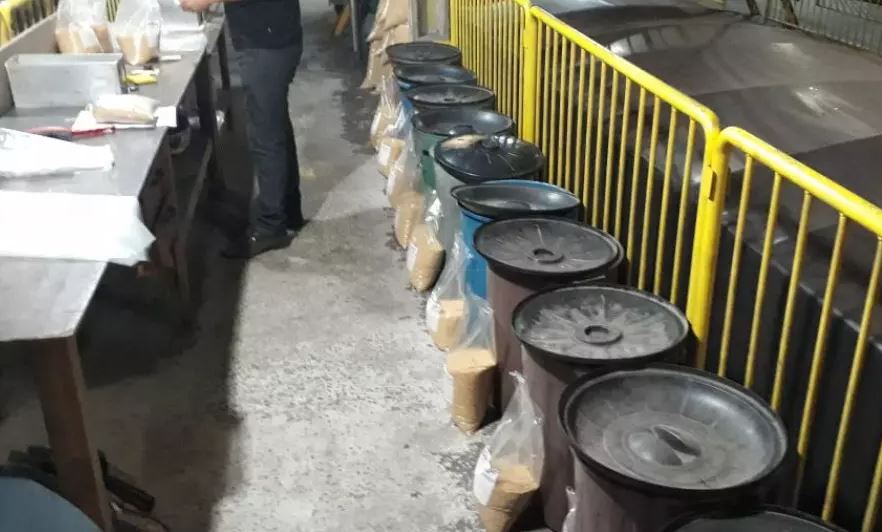 Polícia prende nove pessoas por adulteração de carga de soja no Paraná