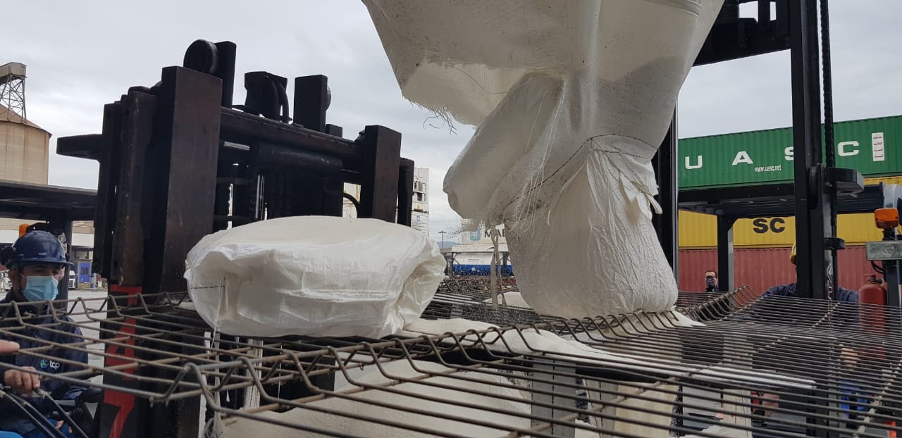 Receita Federal e PF apreendem 605 kg de cocaína no Porto de Paranaguá