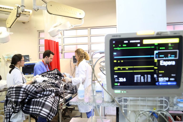 Surto em hospital de Londrina aumenta média de casos da Covid-19
