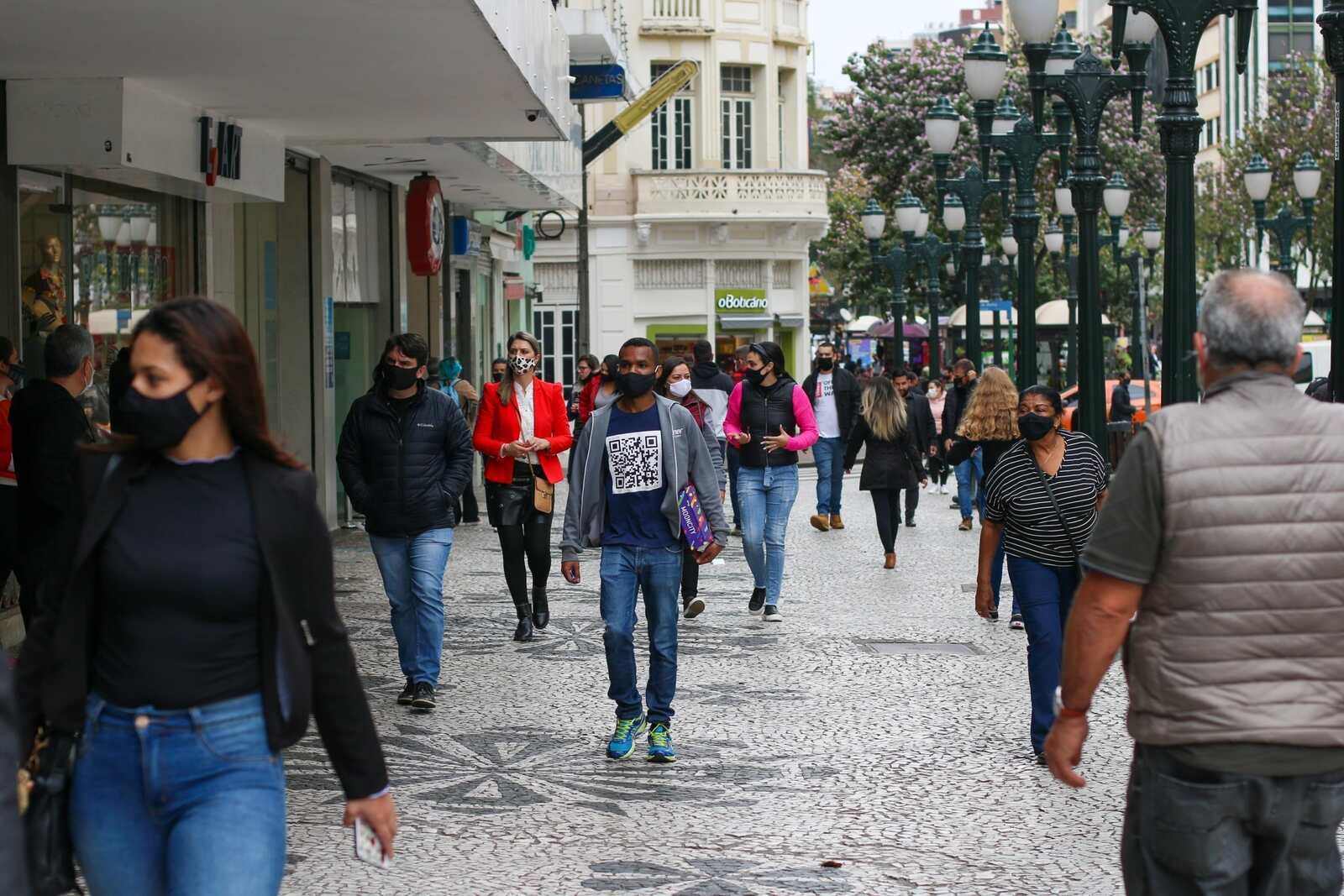 Covid-19: Curitiba registra 879 casos e bate recorde de confirmações em um dia