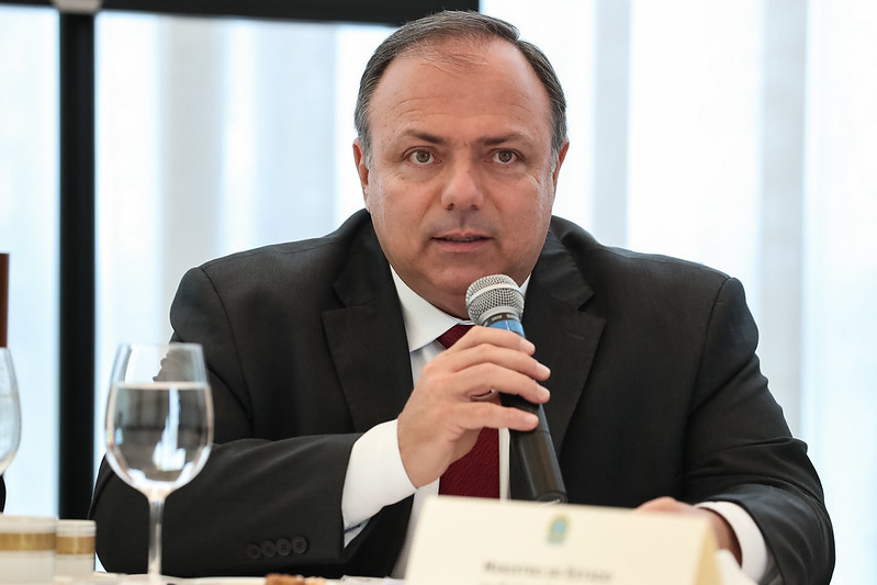 Ministro da Saúde veta divulgar cloroquina em dia D contra Covid