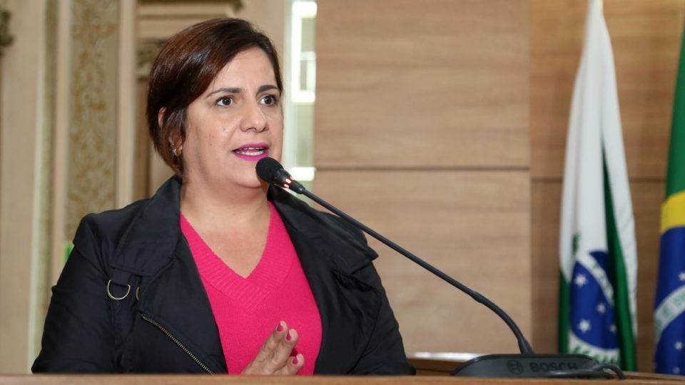 Vereadora Fabiane Rosa é expulsa do PSD após acusação de rachadinha