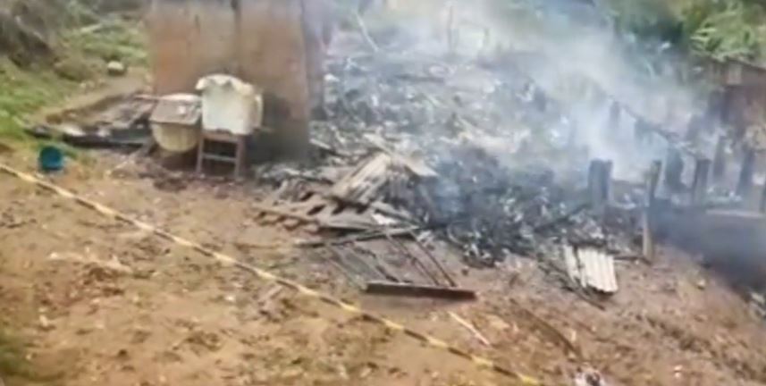 Homem coloca fogo na própria casa, filha de dois anos morre e bebê está desaparecido