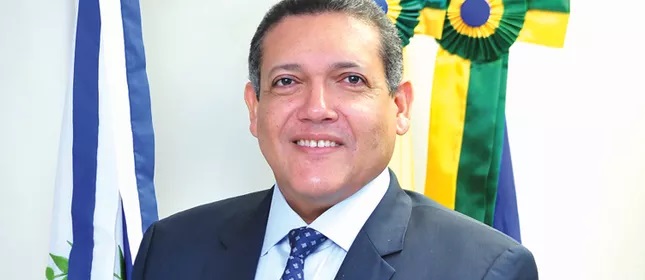 Bolsonaro diz a ministros do STF que escolheu Kassio Nunes para vaga de Celso de Mello
