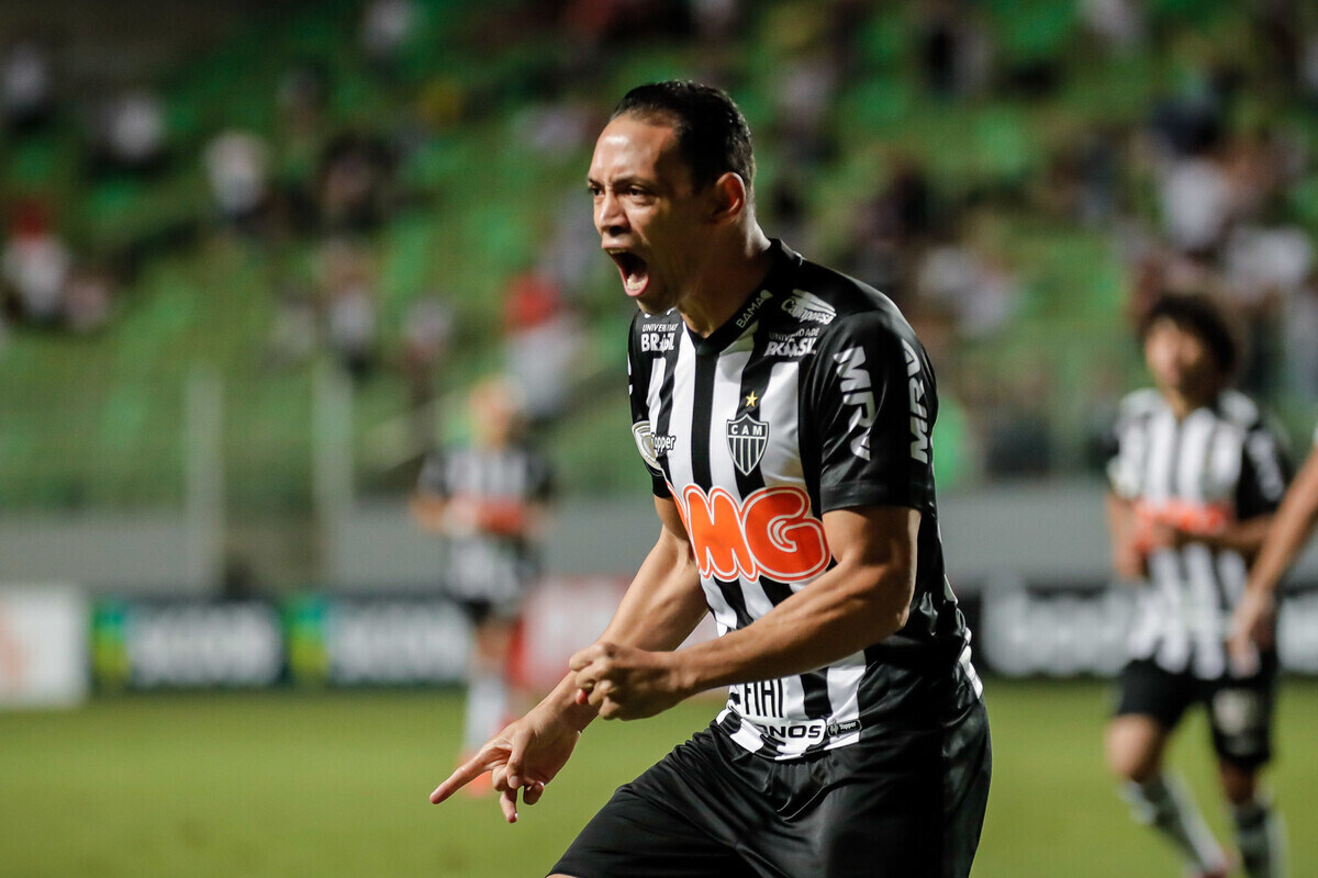 Ricardo Oliveira é anunciado como novo reforço do Coritiba para a Série A