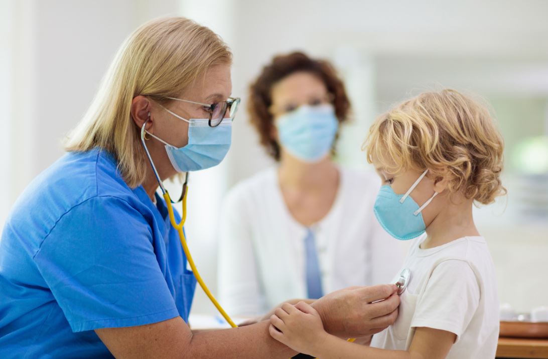 Acompanhamento médico infantil é fundamental mesmo em tempos de pandemia