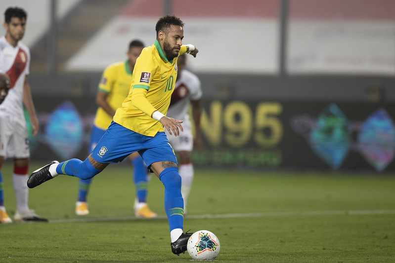 Brasil vira sobre o Peru com três de Neymar pelas Eliminatórias