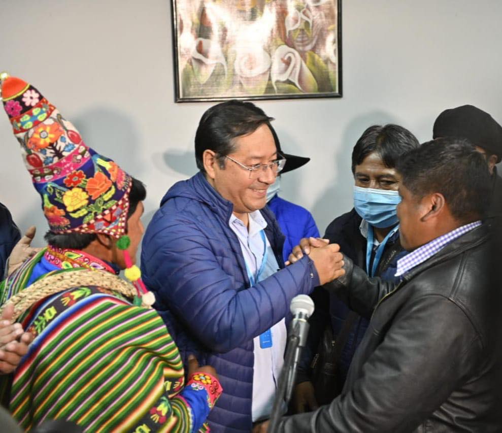 Apuração oficial confirma vitória avassaladora de Arce na eleição presidencial na Bolívia