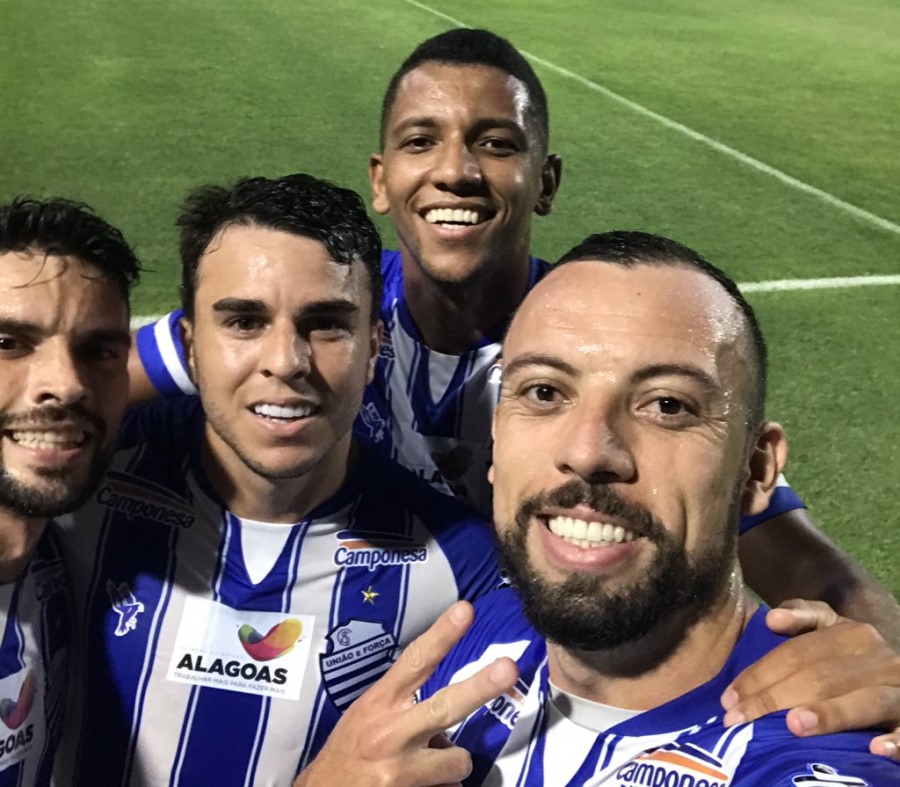 Paraná Clube é goleado pelo CSA e se afasta do G-4 da Série B