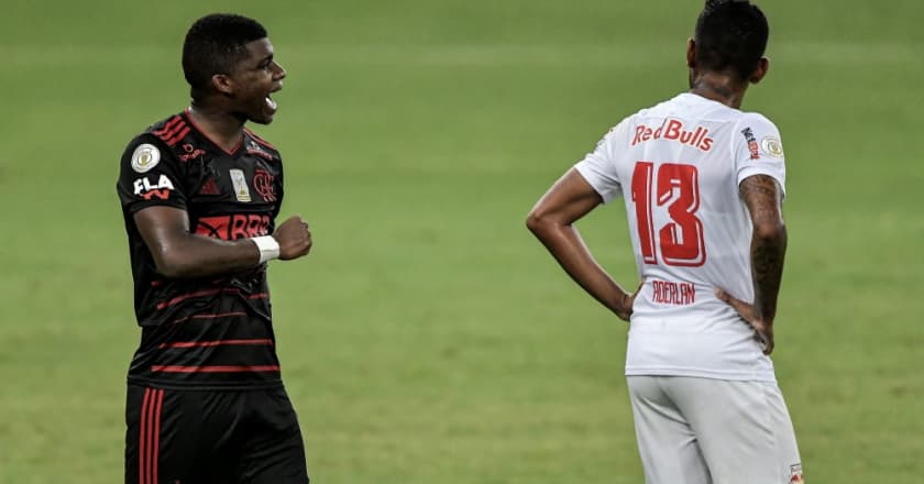 Flamengo tropeça contra Bragantino e Atlético Mineiro mantém ponta do Brasileiro