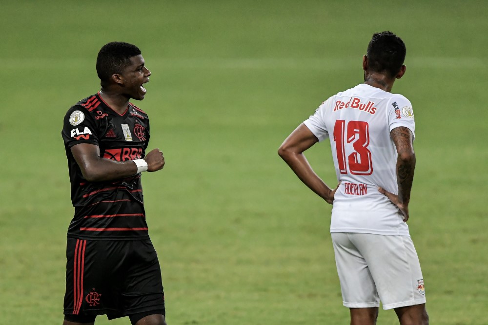 Flamengo tropeça contra Bragantino e Atlético Mineiro mantém ponta do Brasileiro