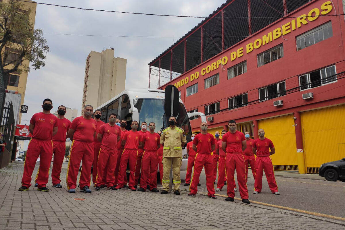 Paraná envia nova equipe de bombeiros para combater incêndios no Pantanal