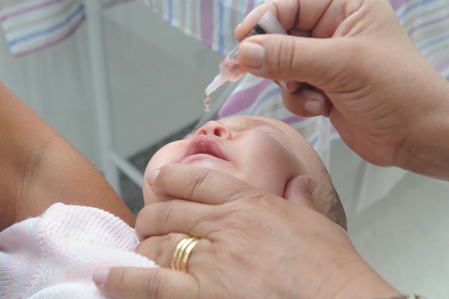Campanha de vacinação contra a poliomielite atingiu apenas 46,5% da meta no Paraná