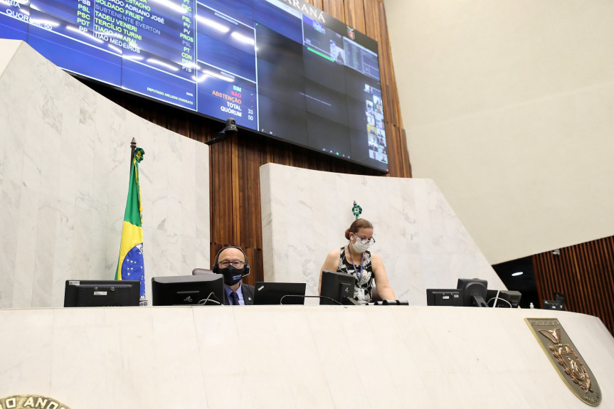 Deputados debatem projeto que prevê a extinção da Imprensa Oficial do Paraná