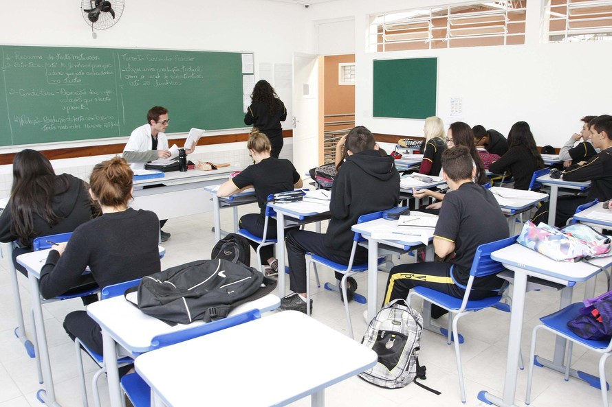Colégio cívico-militar: 19 escolas seguem em consulta pública para implantação no Paraná