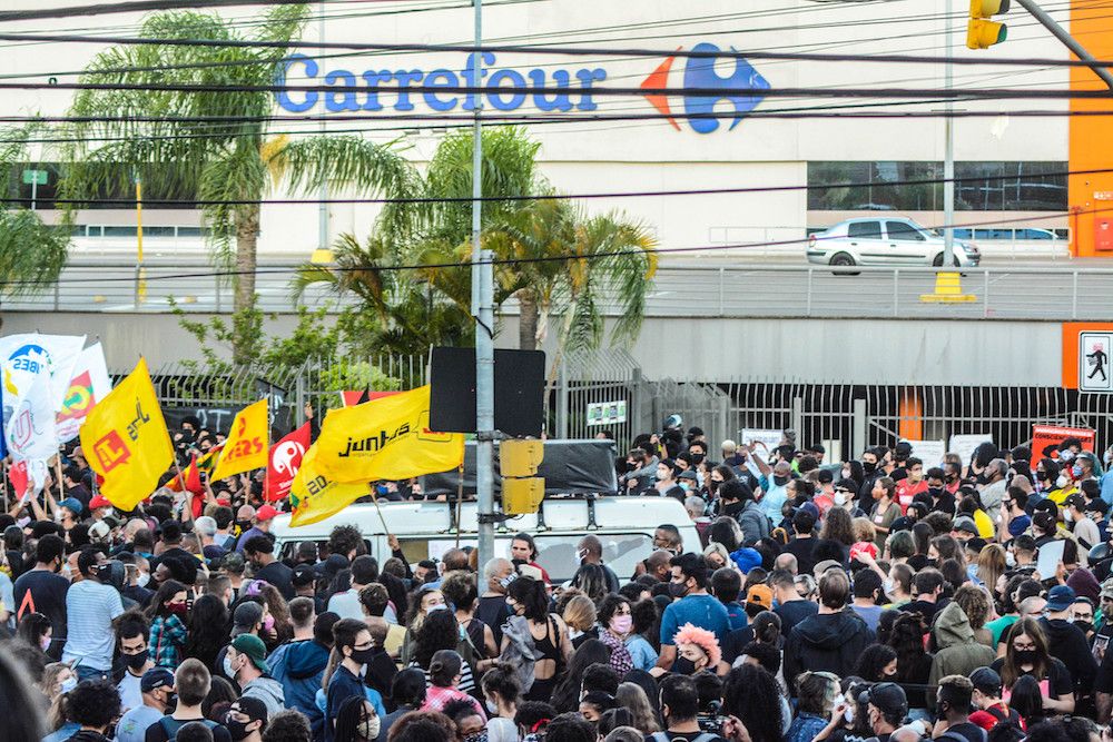 Polícia prende fiscal do Carrefour por participação no assassinato de Beto Freitas