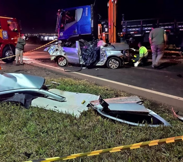 Homem morre em colisão carro e caminhão na BR-277 em Guarapuava