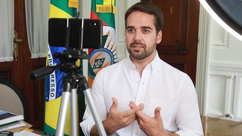 Governador gaúcho anuncia salário em dia após 57 meses de parcelamentos