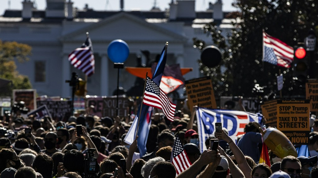 Milhares de pessoas foram às ruas dos EUA comemorar a vitória de Joe Biden. Foto: Reprodução/Twitter/ABC13Houston