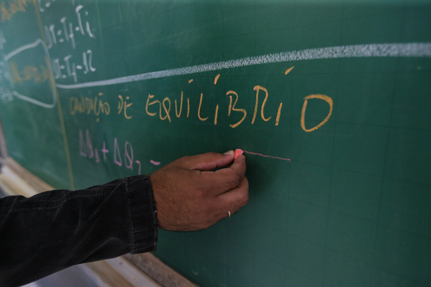 Paraná abre 4 mil vagas para professores via PSS na próxima semana; veja como se inscrever