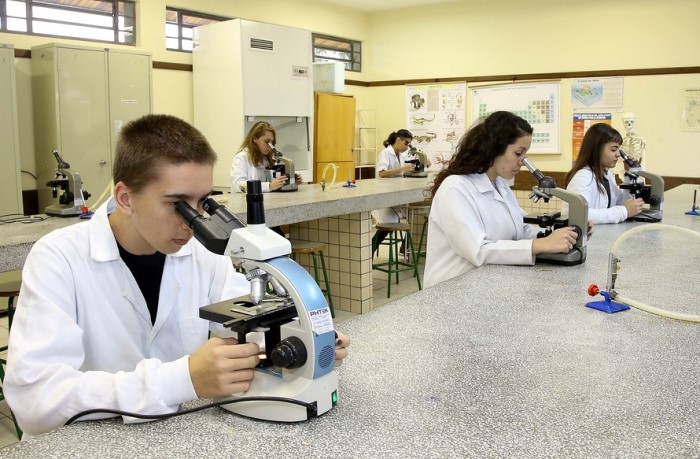 Escolas estaduais do Paraná abrem 23 mil vagas para cursos técnicos