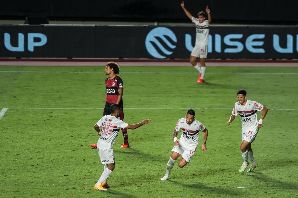 São Paulo vence Flamengo e se classifica para semifinal da Copa do Brasil