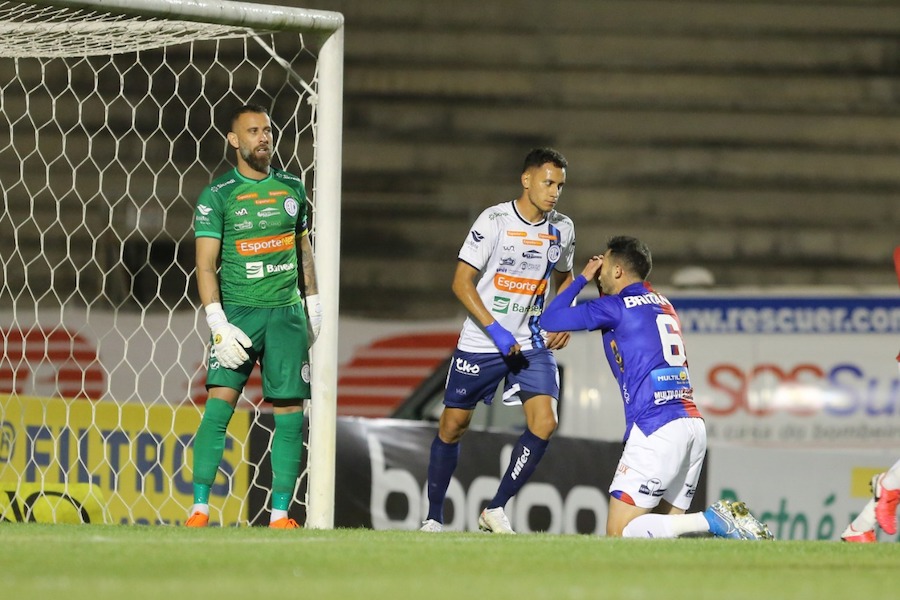 Série B: Paraná Clube tropeça em casa e fica no empate com o Confiança