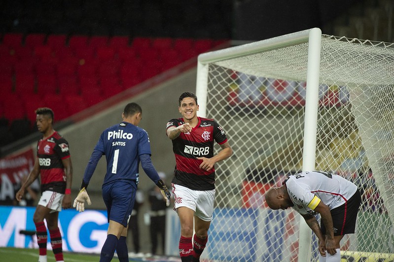 Athletico perde para o Flamengo no Rio, cai nas oitavas da Copa do Brasil e amplia crise