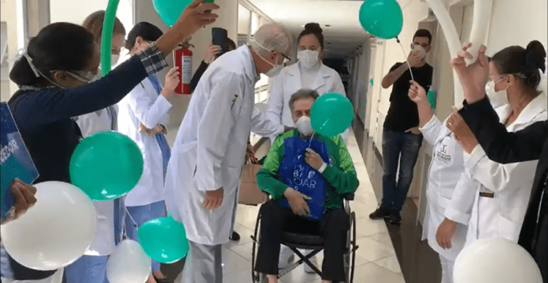 Paulo Pelaipe se recupera da Covid-19 e deixa hospital após 43 dias