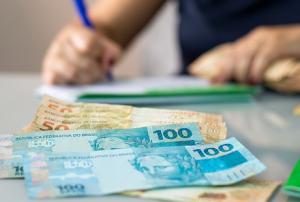 RB| 13º salário: como a pandemia afeta o equilíbrio financeiro dos brasileiros