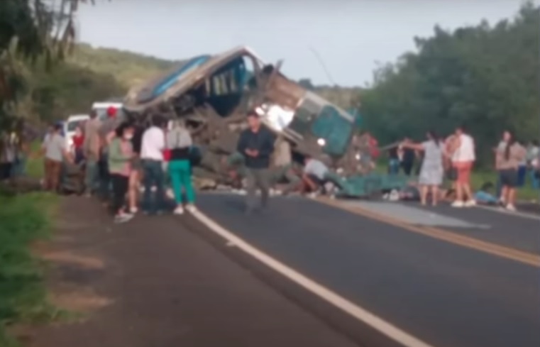 Acidente em SP com 41 mortes é uma das maiores tragédias rodoviárias do Brasil