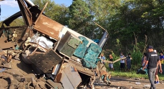 Acidente em Taguaí: colisão entre ônibus e caminhão deixa dezenas de mortos em SP