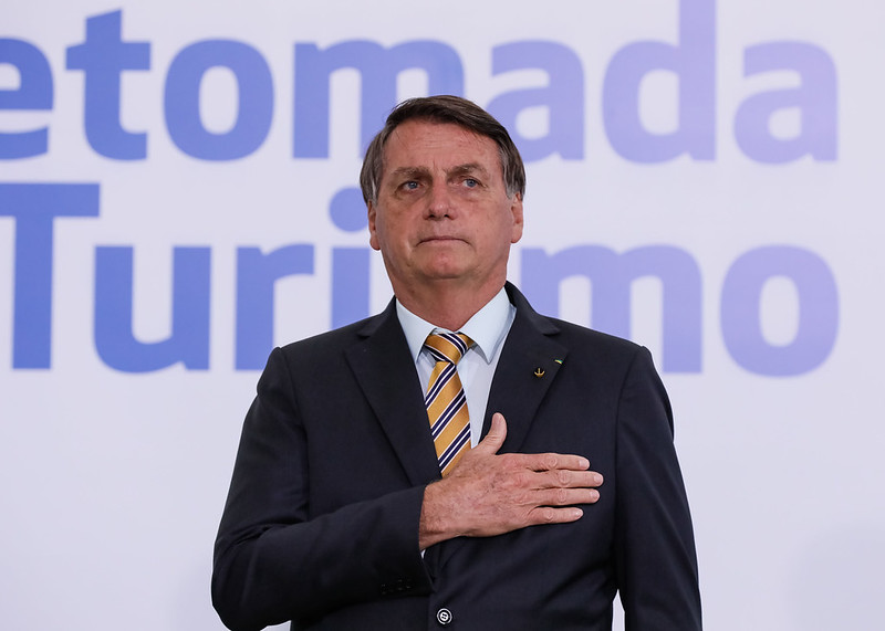 Após silêncio sobre aprovação da Coronavac, Bolsonaro alfineta Doria e diz que vacina é do Brasil