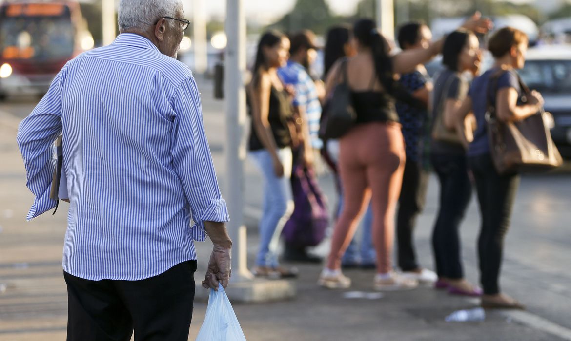 Covid-19: pesquisa aponta redução nos óbitos de idosos com mais de 90 anos em Curitiba
