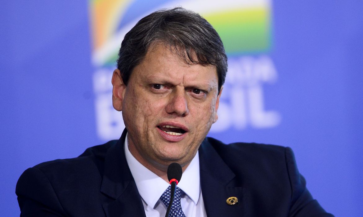 Tarcísio Freitas é o 14º ministro do governo infectado pela covid-19