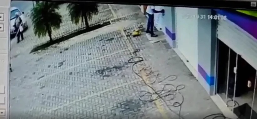 Motorista bêbado atropela idosa na calçada na região de Curitiba e é preso; VÍDEO
