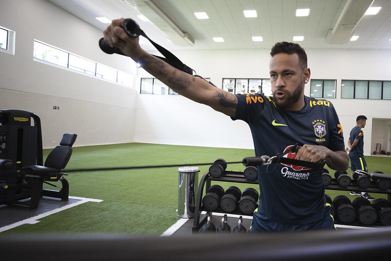 PSG diz que corte de Neymar honra confiança na seleção brasileira