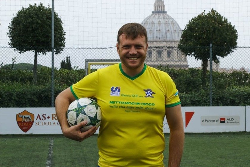 Padre Neimar, capitão do Brasil na Copa do Mundo do Vaticano, está na UTI após acidente de moto no PR