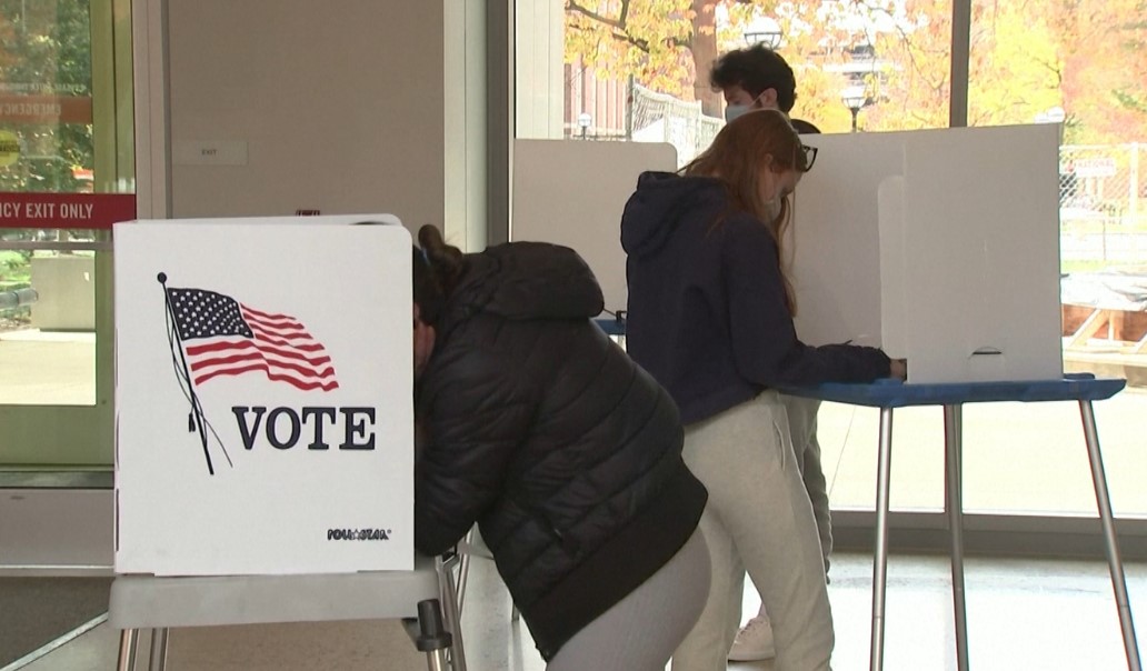 Votação, com urnas abertas, começa em 25 estados dos EUA