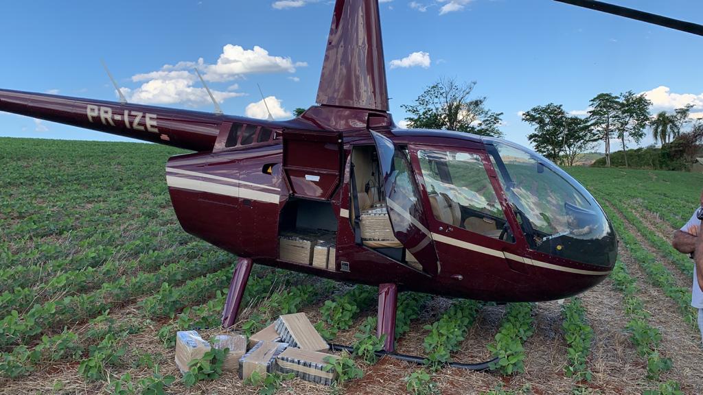 Ação das polícias Federal e Civil apreende helicóptero recheado com cocaína, no Paraná