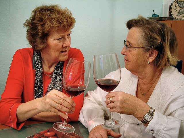 Consumo frequente de álcool cresce no Brasil, especialmente entre as mulheres