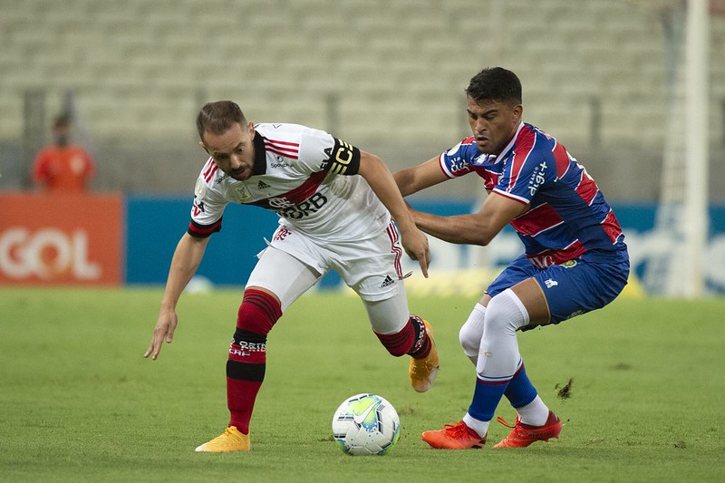 Flamengo empata com Fortaleza e perde chance de colar no São Paulo