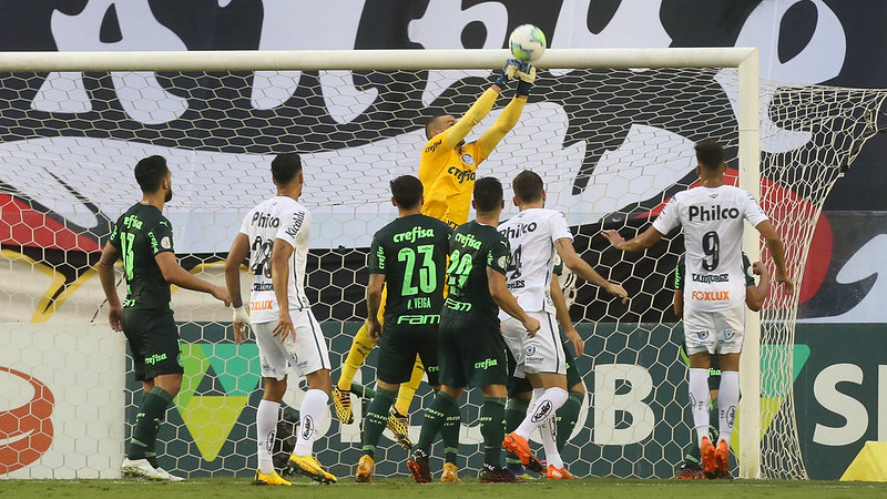 Palmeiras e Santos empatam em jogo movimentado na Vila Belmiro