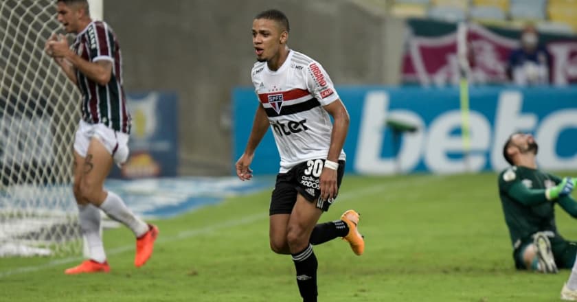 São Paulo vence Fluminense e mantém sete pontos de vantagem na liderança do Campeonato Brasileiro