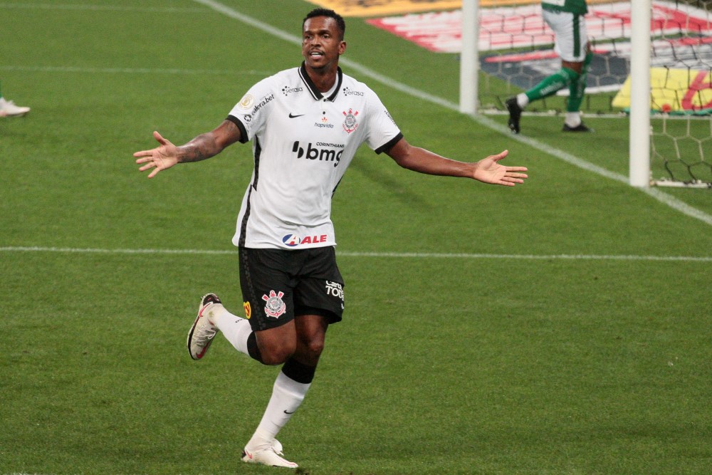 Corinthians vira sobre o Goiás e mantém sonho de vaga na Libertadores