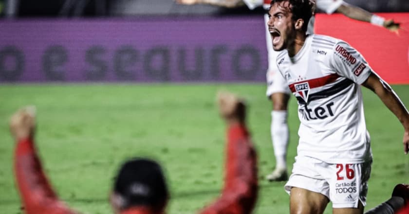 São Paulo vence Atlético-MG e abre sete pontos na liderança do Brasileiro
