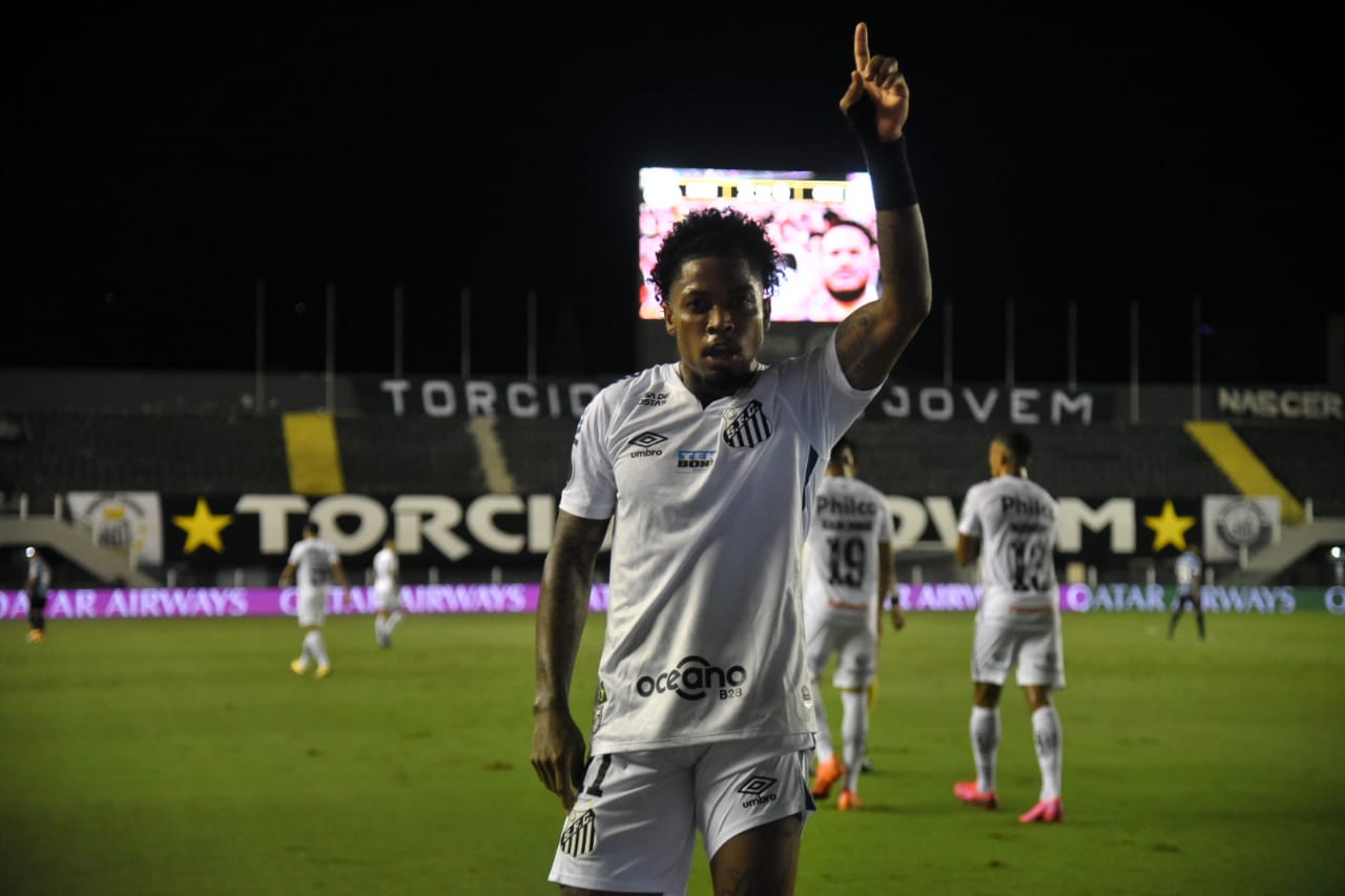 Santos goleia Grêmio e espera equipe argentina nas semifinais da Libertadores