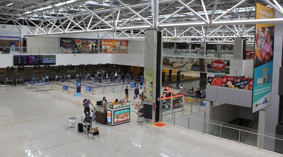 Covid-19 esvazia aeroportos do Paraná e movimento despenca 50% neste fim de ano
