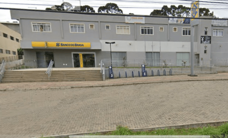 Agência bancária é alvo de bandidos em Campo Magro, na Grande Curitiba; PM cerca a região